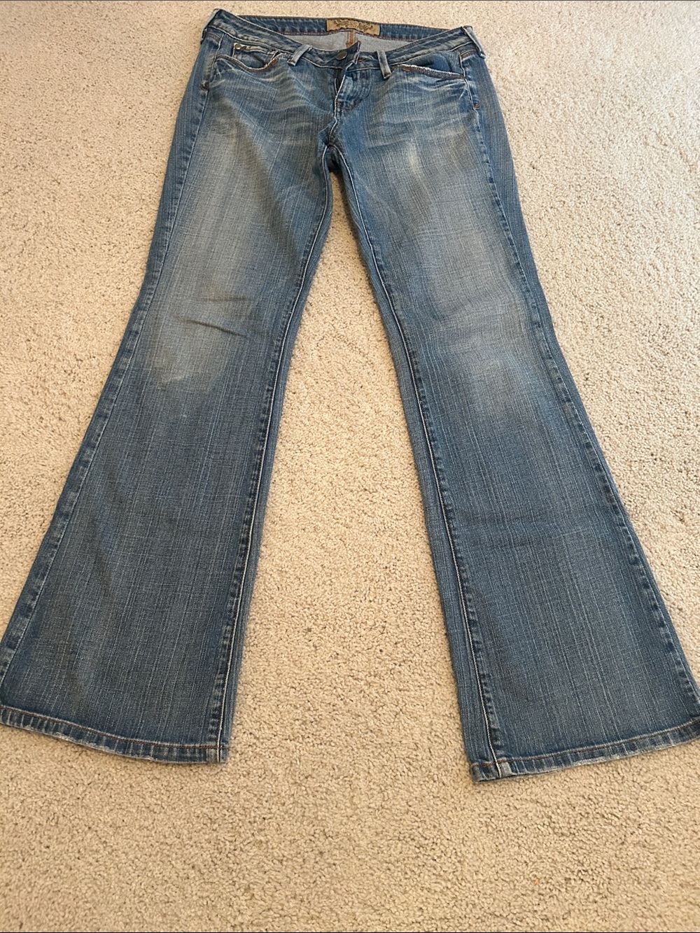 Women’s Boot Cut Jeans in Faded Blue